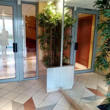 Les Berges Du Lac Apartment