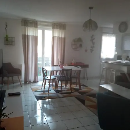 Les Berges Du Lac Apartment