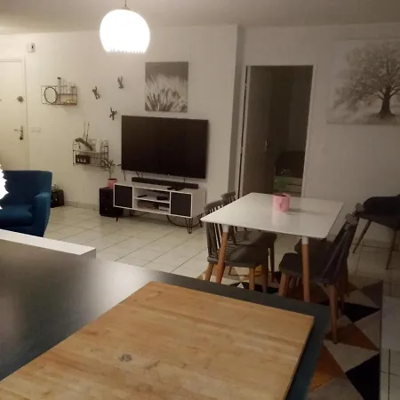Les Berges Du Lac Apartment *
